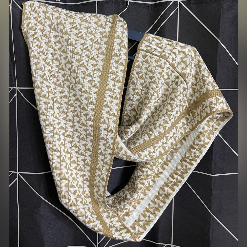 NWT Michael Kors infinity scarf tan and cream